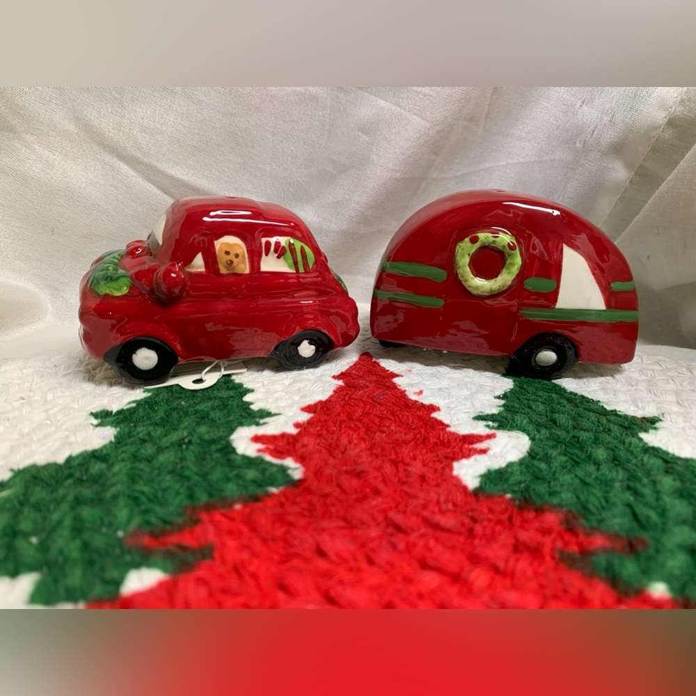 Holiday Car Camper Salt Pepper Shakers and Holiday Woven Trivet
